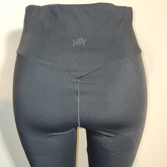 YITTY Black High-Waisted Leggings for Versatile Wear - Picture 5 of 10
